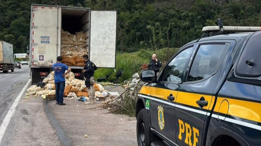 São Gonçalo do Rio Abaixo: bandidos tentaram saquear carga, teve até arma de fogo