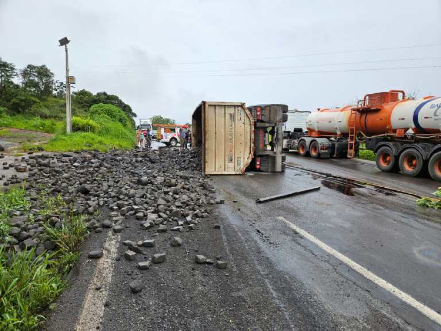 Três acidentes seguidos na BR-381 deixou várias vítimas feridas em São Gonçalo do Rio Abaixo (Veja as imagens)