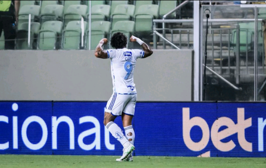 Gabigol desencanta e marca seus primeiros gols com a camisa do Cruzeiro